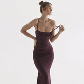 Vintage Maxikleid mit eckigem Ausschnitt, gerüschtem Korsett und Fischschwanz - Burgunderrot